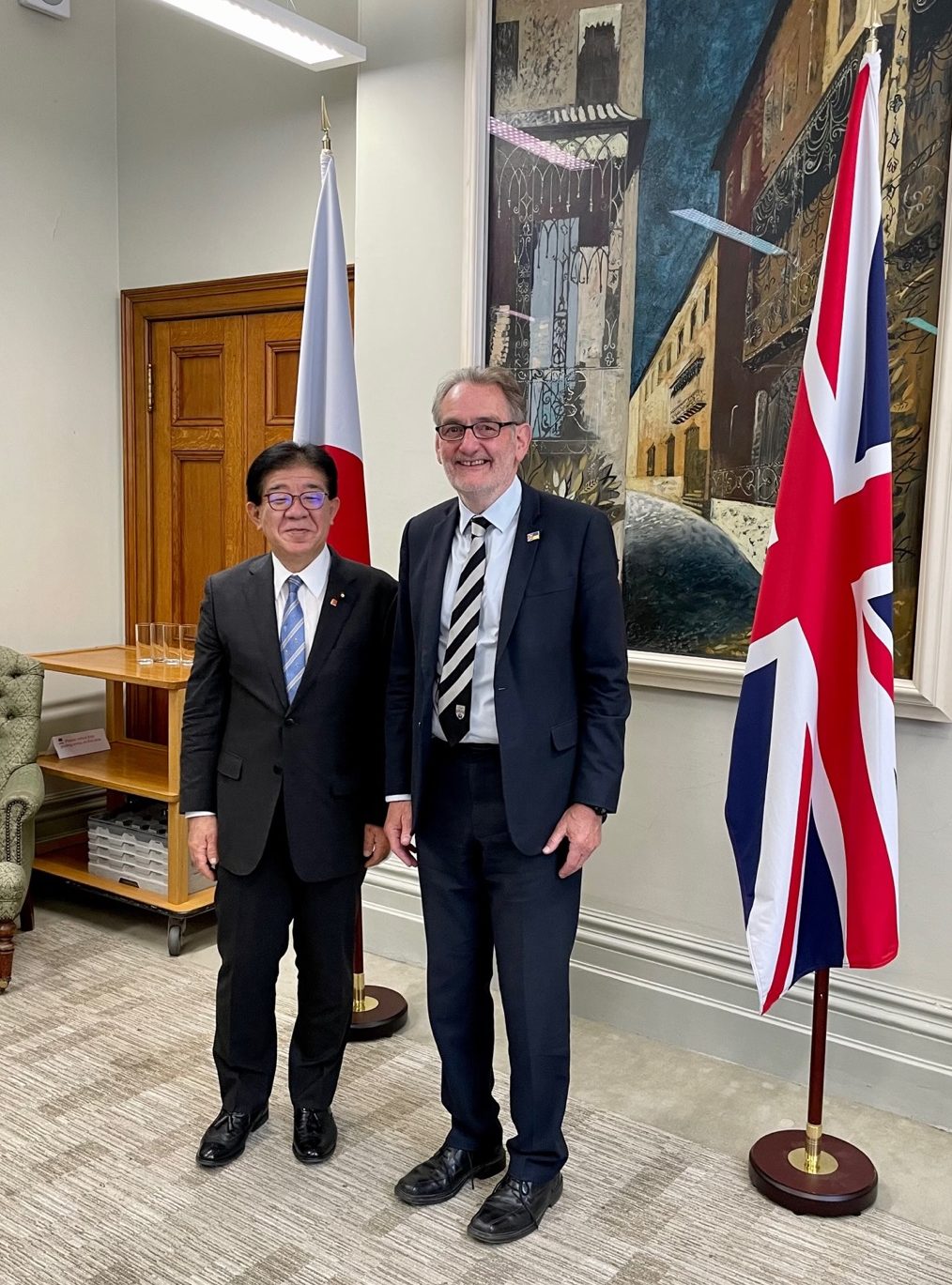Photo of Mr Yasushi Kaneko, Japanese Minister for Internal Affairs and Communications and Sir Ian Diamon, UK National Statistician